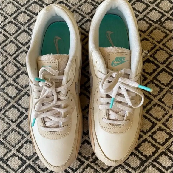 Nike Air Max Sneakers - size 10 - Picture 3 of 4